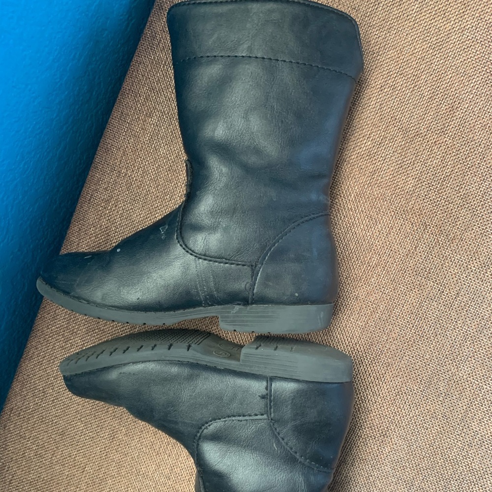 Cute black boots lightly worn